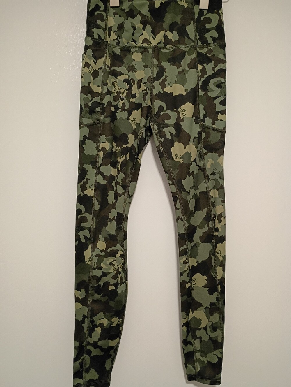 Avia Women's Size XS 0-2 Stretchy Camo Leggings